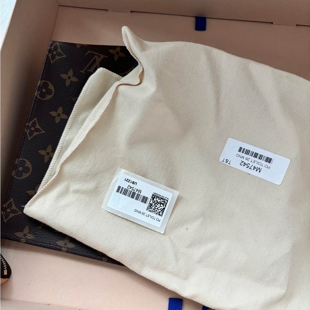 NWT Louis Vuitton Monogram Toiletry Pouch 26 - Picture 2 of 7
